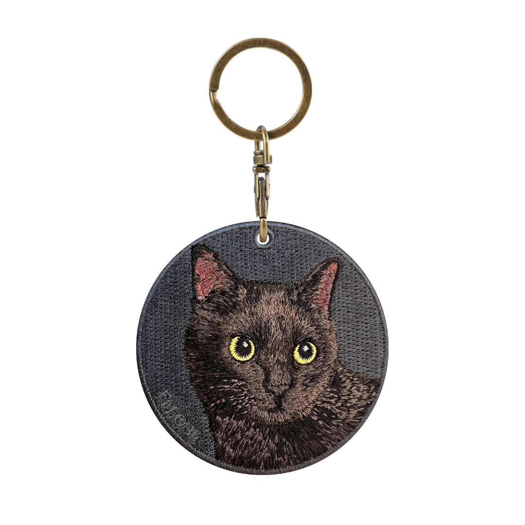 リバーシブル刺繍チャーム - 黒猫 – EMJOUR｜讓刺繡融入你我生活