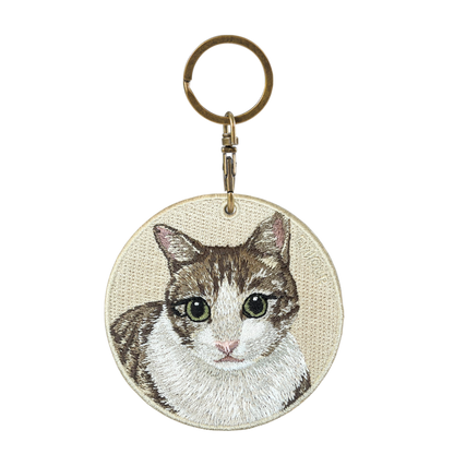 Double-sided embroidery pendant-white tabby cat