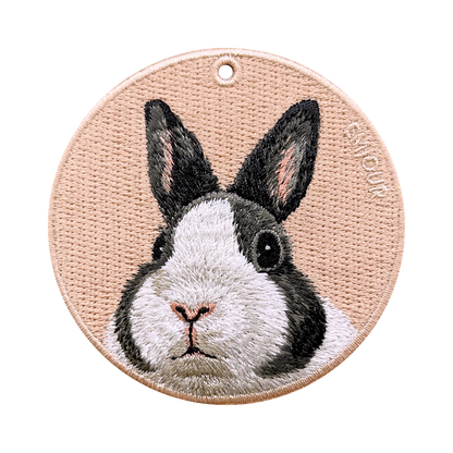 雙面刺繡吊飾 - 黑白道奇兔(兔子)