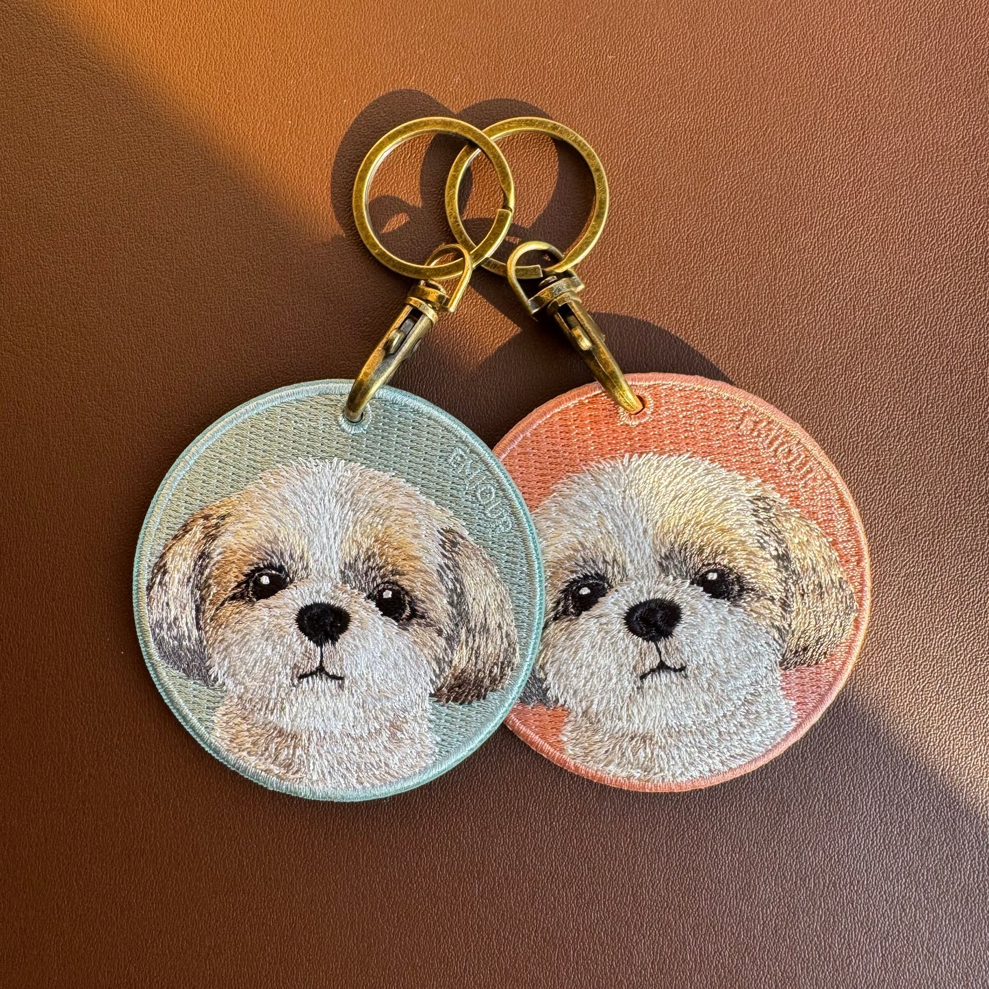 雙面刺繡吊飾 - 西施犬