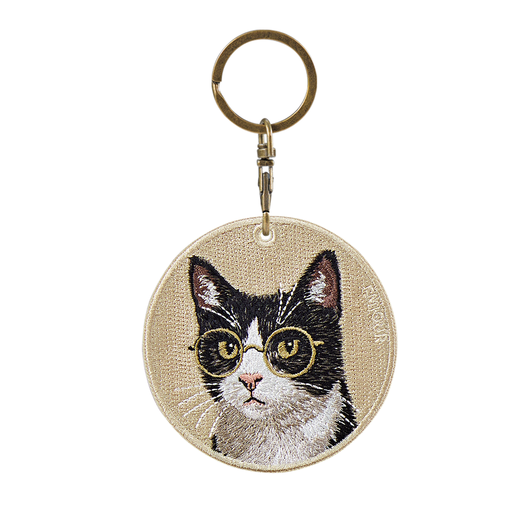 賓士貓與金框眼鏡