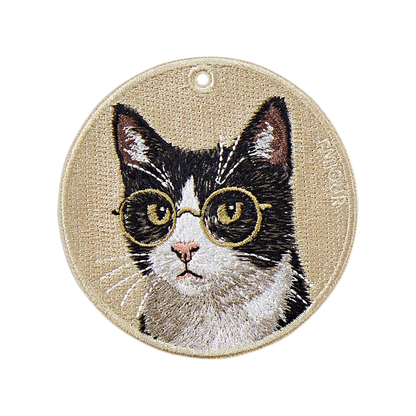 賓士貓與金框眼鏡